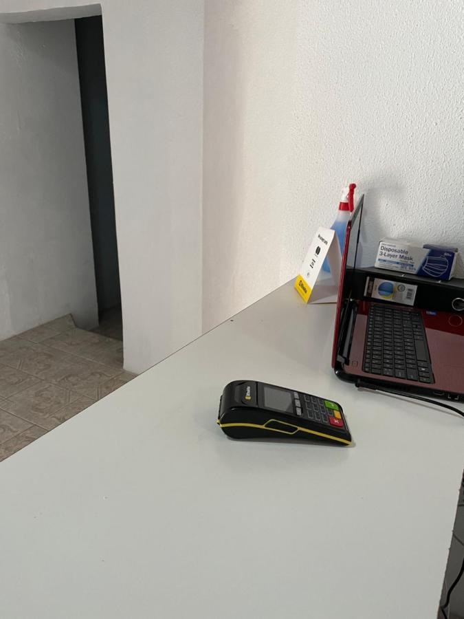 Host Hub Guest House كمبتون بارك المظهر الخارجي الصورة