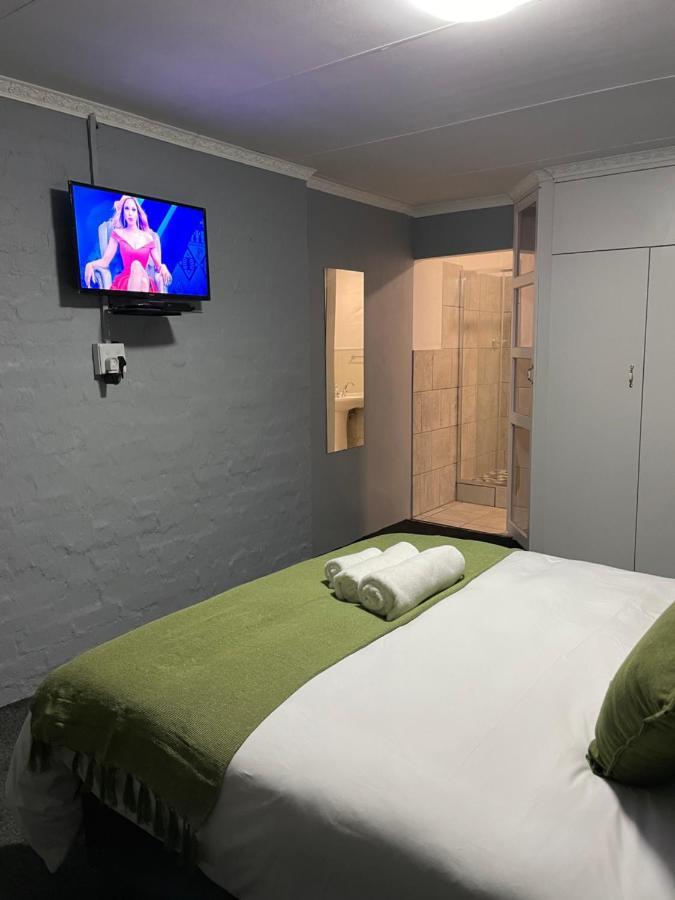 Host Hub Guest House كمبتون بارك المظهر الخارجي الصورة