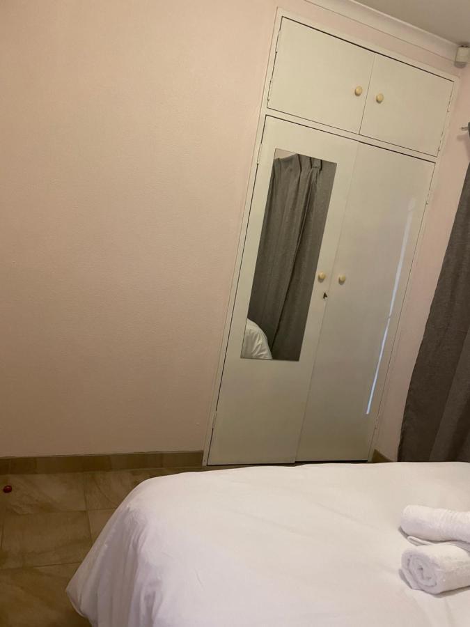 Host Hub Guest House كمبتون بارك المظهر الخارجي الصورة