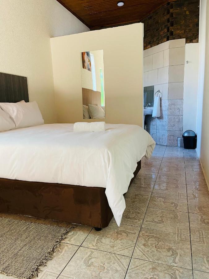 Host Hub Guest House كمبتون بارك المظهر الخارجي الصورة