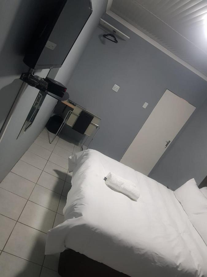 Host Hub Guest House كمبتون بارك المظهر الخارجي الصورة