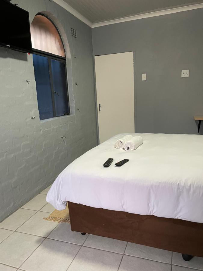 Host Hub Guest House كمبتون بارك المظهر الخارجي الصورة