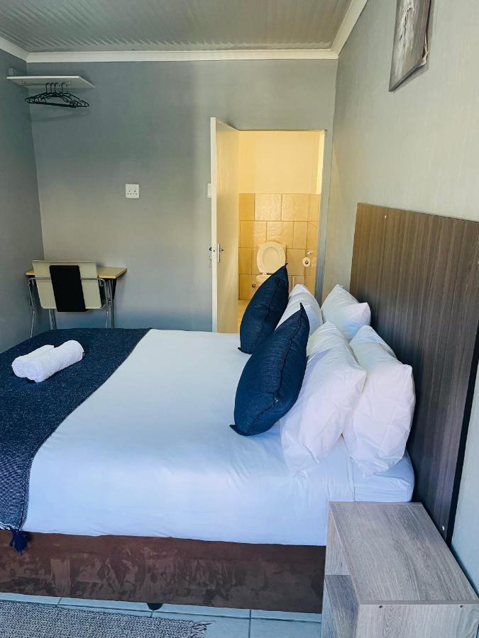Host Hub Guest House كمبتون بارك المظهر الخارجي الصورة