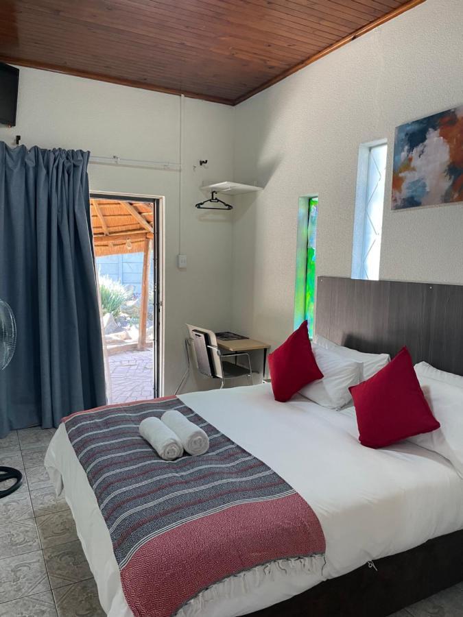Host Hub Guest House كمبتون بارك المظهر الخارجي الصورة