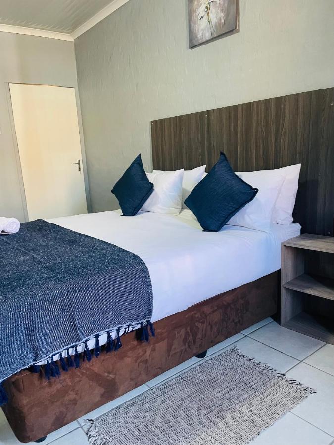 Host Hub Guest House كمبتون بارك المظهر الخارجي الصورة