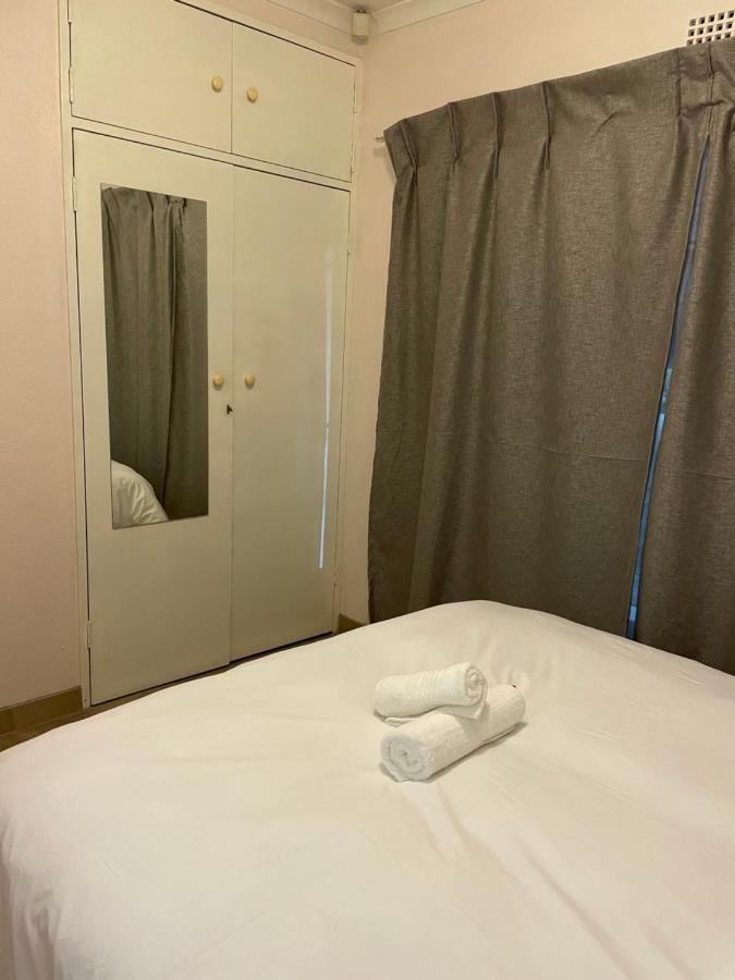 Host Hub Guest House كمبتون بارك المظهر الخارجي الصورة