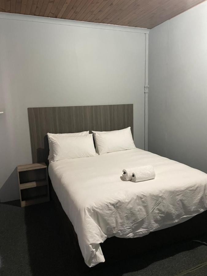 Host Hub Guest House كمبتون بارك المظهر الخارجي الصورة