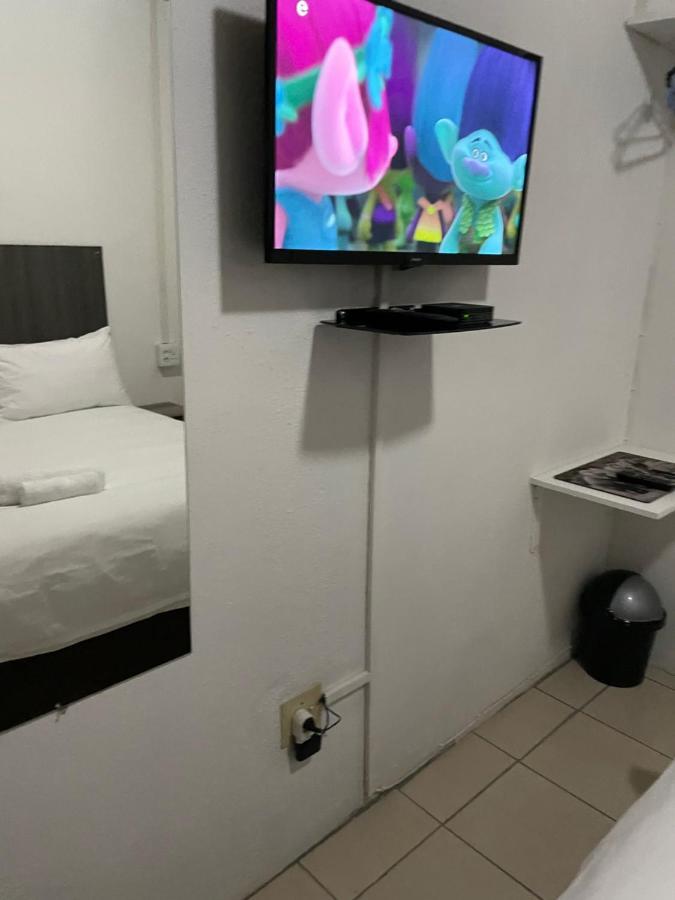 Host Hub Guest House كمبتون بارك المظهر الخارجي الصورة