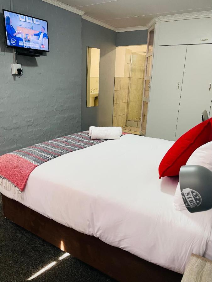 Host Hub Guest House كمبتون بارك المظهر الخارجي الصورة