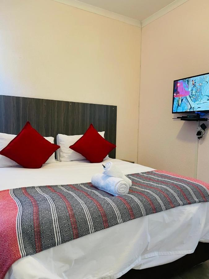 Host Hub Guest House كمبتون بارك المظهر الخارجي الصورة