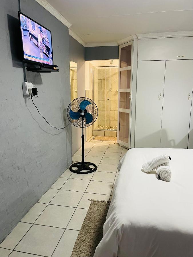 Host Hub Guest House كمبتون بارك المظهر الخارجي الصورة
