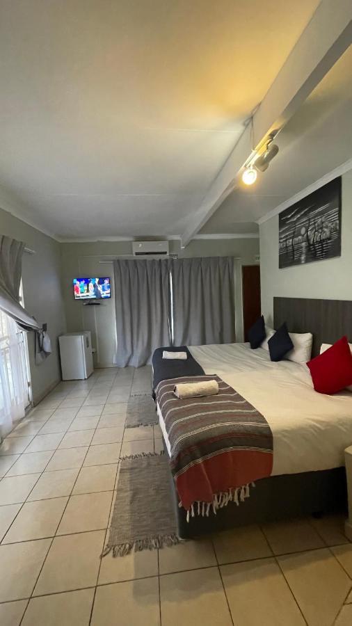 Host Hub Guest House كمبتون بارك المظهر الخارجي الصورة