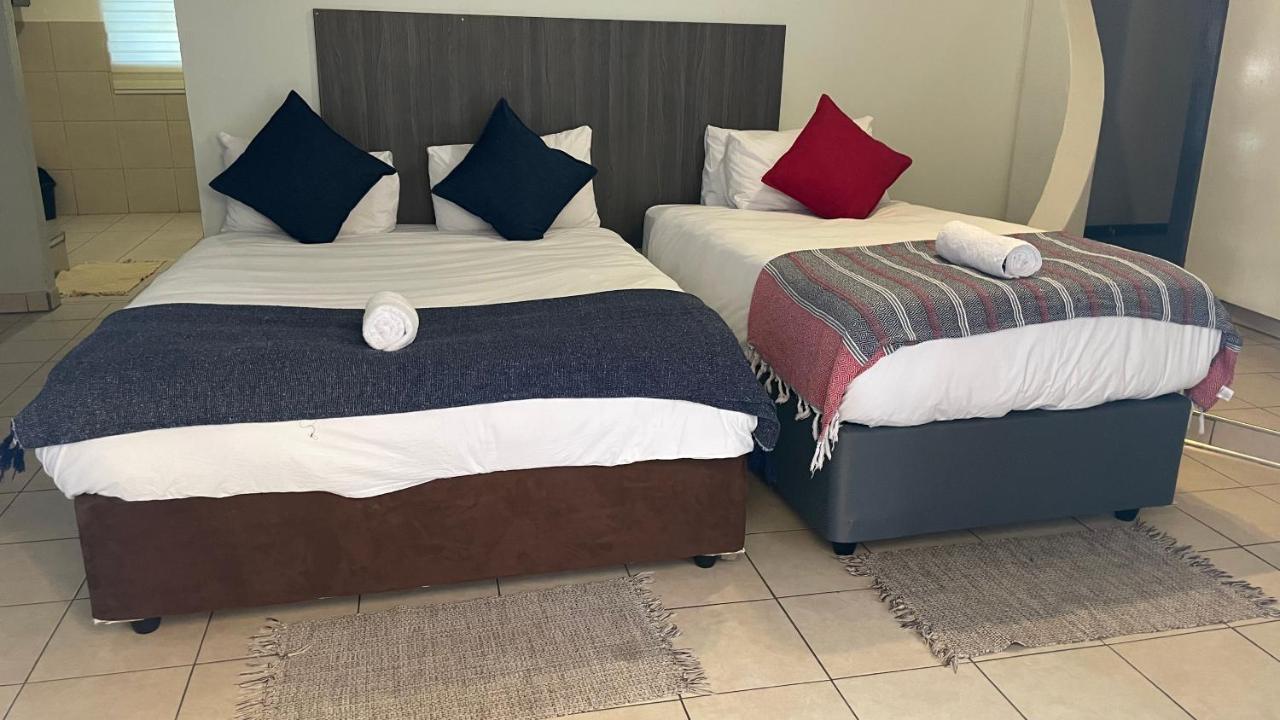 Host Hub Guest House كمبتون بارك المظهر الخارجي الصورة