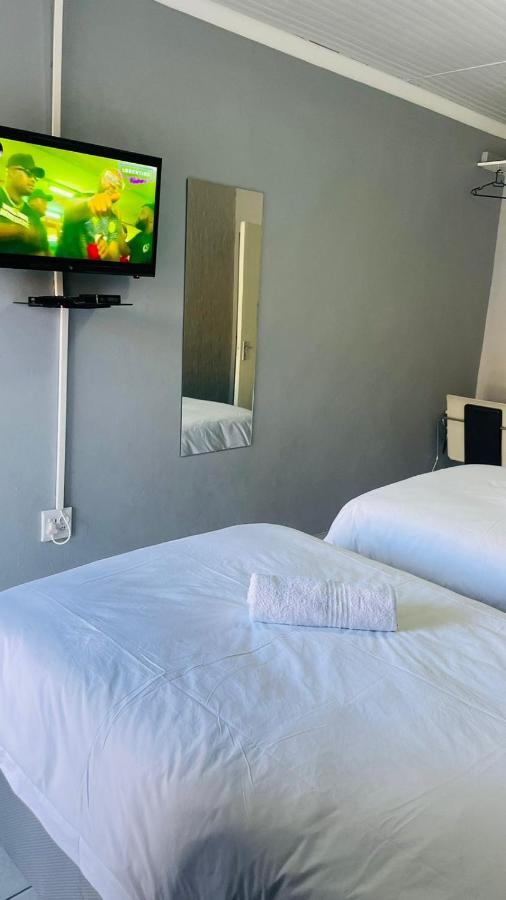 Host Hub Guest House كمبتون بارك المظهر الخارجي الصورة